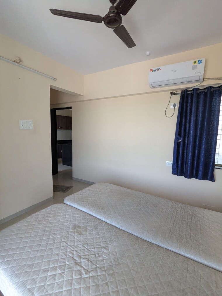 Room, shree-satya-shankar-residency 1.5 Bedroom 535 Sq.Ft. Apartment In Manpada Thane 9472876