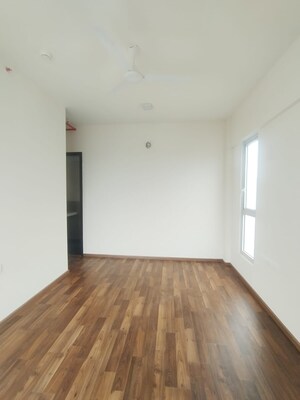 Room in 2 BHK Apartment at Piramal Vaikunth, Balkum Pada – for Rent