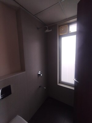 Room in 2 BHK Apartment at Piramal Vaikunth, Balkum Pada – for Rent