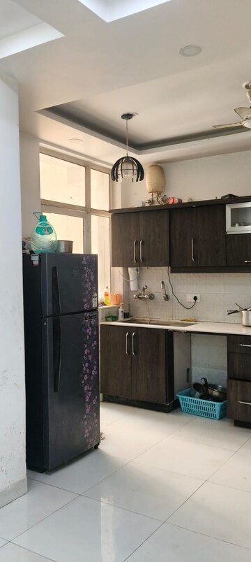 Kitchen in 3.5 BHK Apartment at Gomti Nagar – for Rent