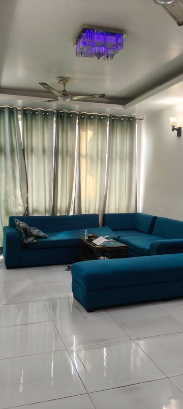 Living Room in 3.5 BHK Apartment at Gomti Nagar – for Rent