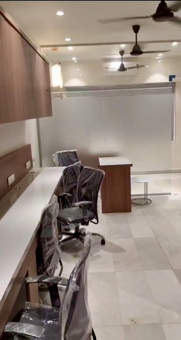 Team Area, malad west Commercial Office Space 350 Sq.Ft. In Malad West Mumbai 9472953