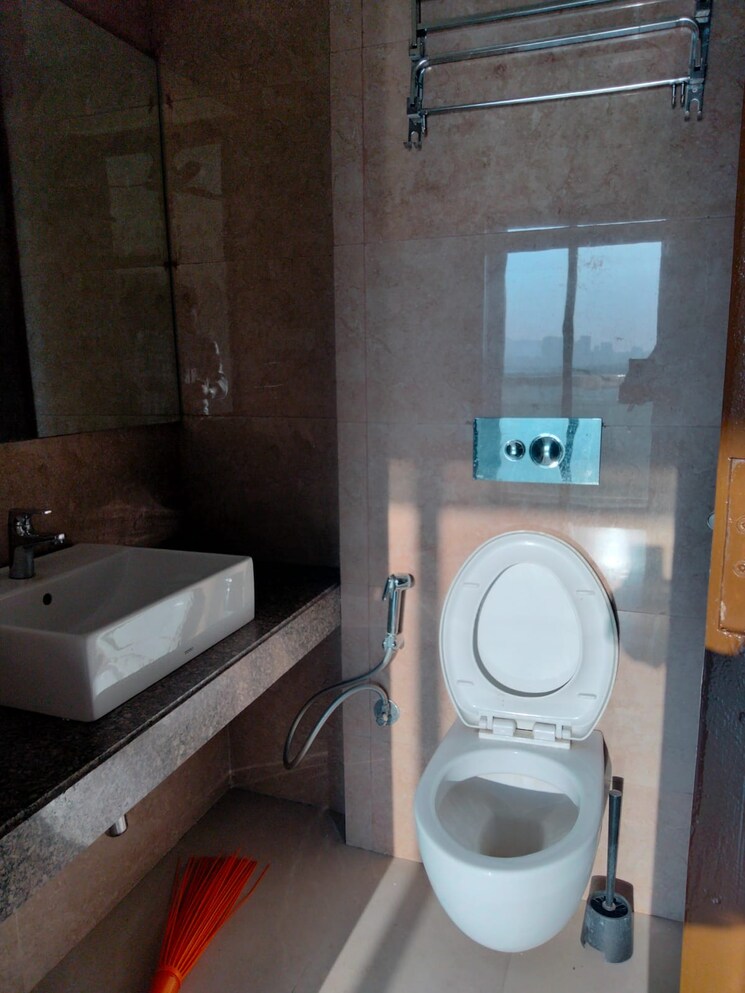 Bathroom, airoli sector 14 2 Bedroom 1247 Sq.Ft. Apartment In Airoli Sector 14 Navi Mumbai 9472975
