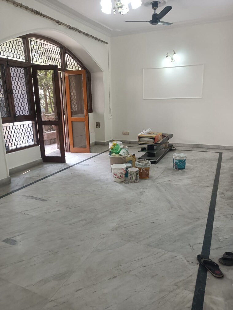 Living Room, chitra vihar 3 Bedroom 2500 Sq.Ft. Builder Floor In Chitra Vihar Delhi 9472983