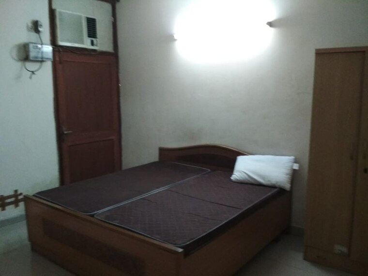 Room, jangpura 1.5 Bedroom 450 Sq.Ft. Builder Floor In Jangpura Delhi 9472981