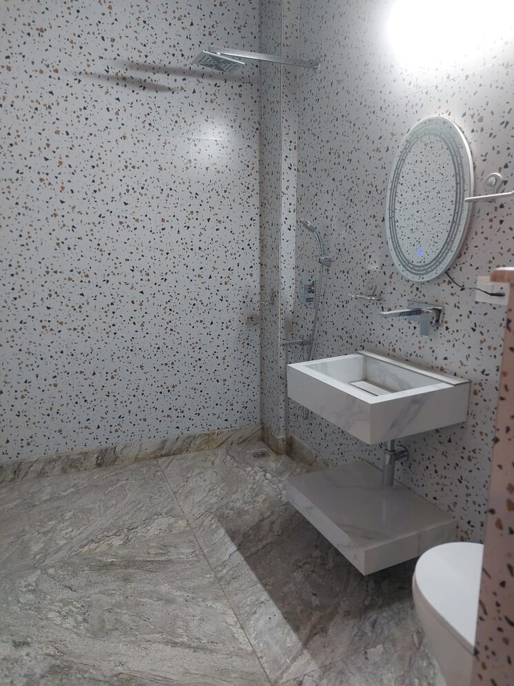 Bathroom, jangpura 1.5 Bedroom 500 Sq.Ft. Builder Floor In Jangpura Delhi 9472984
