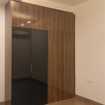 Room in 3 BHK Builder Floor at Gardenia Glory, Sector 46 – for Rent