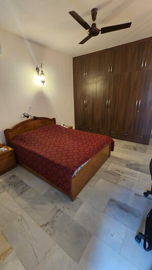 Bedroom in 4 BHK Apartment at Ratna Avenue, Richmond Road – for Rent