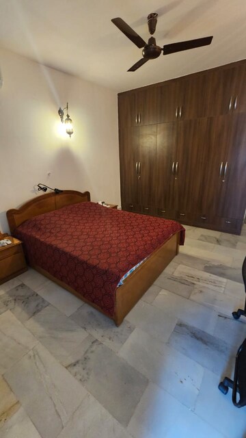 Bedroom in 4 BHK Apartment at Ratna Avenue, Richmond Road – for Rent