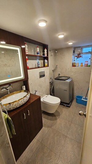 Master Bedroom in 4 BHK Apartment at Ratna Avenue, Richmond Road – for Rent