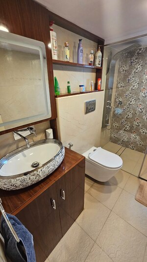 Master Bedroom in 4 BHK Apartment at Ratna Avenue, Richmond Road – for Rent