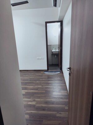 Room in 2 BHK Apartment at Piramal Vaikunth, Balkum Pada – for Rent