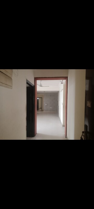 Room in 4 BHK Apartment at Ramprastha Coral Heights, Ramprastha Greens – for Rent