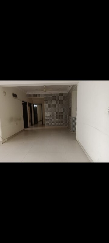 Room in 4 BHK Apartment at Ramprastha Coral Heights, Ramprastha Greens – for Rent