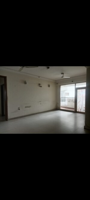 Room in 4 BHK Apartment at Ramprastha Coral Heights, Ramprastha Greens – for Rent