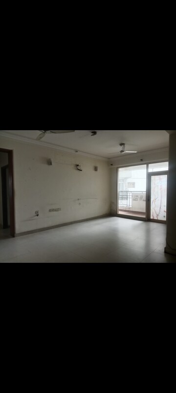 Room in 4 BHK Apartment at Ramprastha Coral Heights, Ramprastha Greens – for Rent