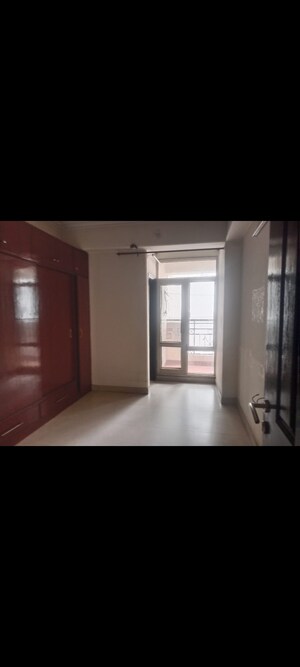 Room in 4 BHK Apartment at Ramprastha Coral Heights, Ramprastha Greens – for Rent