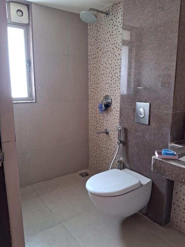 Bathroom, lodha-luxuria-priva 3 Bedroom 1755 Sq.Ft. Apartment In Majiwada Thane 9473049
