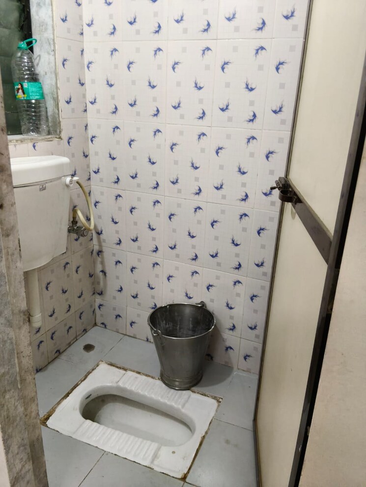 Bathroom, the-bombay-hindu-chs 1 Bedroom 250 Sq.Ft. Apartment In Dadar East Mumbai 9473055