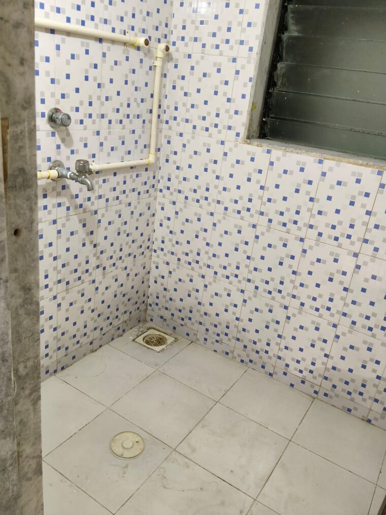 Bathroom, the-bombay-hindu-chs 1 Bedroom 250 Sq.Ft. Apartment In Dadar East Mumbai 9473055