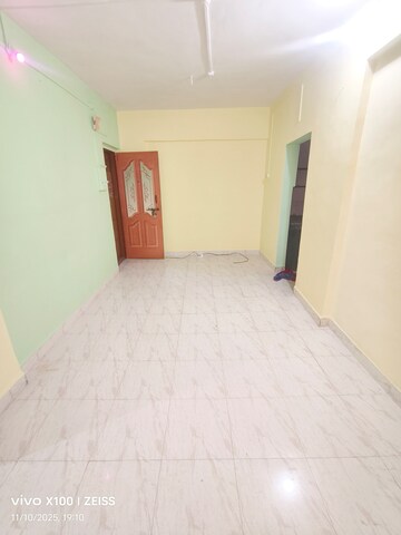 Living Room in 1 BHK Apartment at Jyoti Apartment Kalwa, Kalwa – for Rent