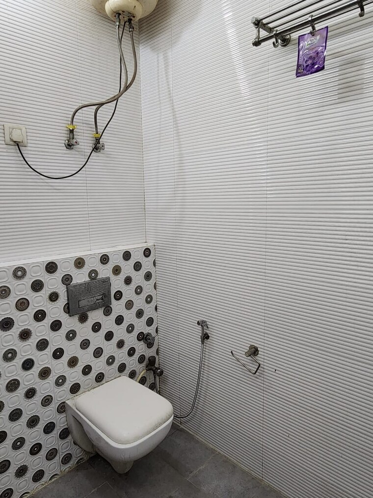 Bathroom, jangpura 1.5 Bedroom 600 Sq.Ft. Builder Floor In Jangpura Delhi 9473078