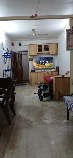 Master Bedroom in 2 BHK Apartment at Sagar Avenue  II, Santacruz East – for Rent