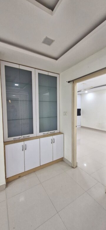 Room in 3 BHK Builder Floor at Kondapur – for Rent
