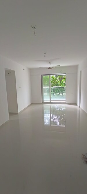 Room in 1 BHK Apartment at Arya Vakratunda CHS, Naupada – for Sale