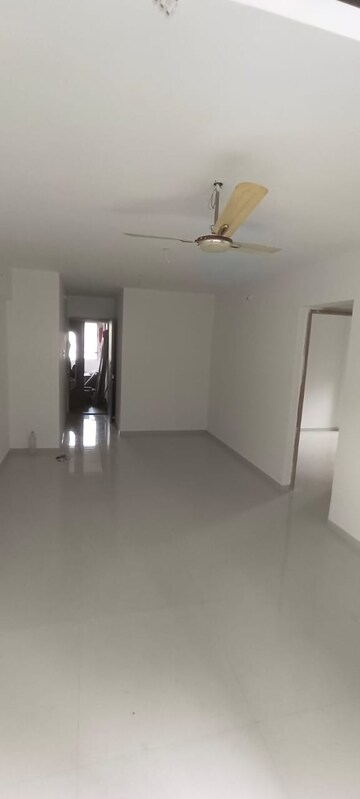 Room in 1 BHK Apartment at Arya Vakratunda CHS, Naupada – for Sale