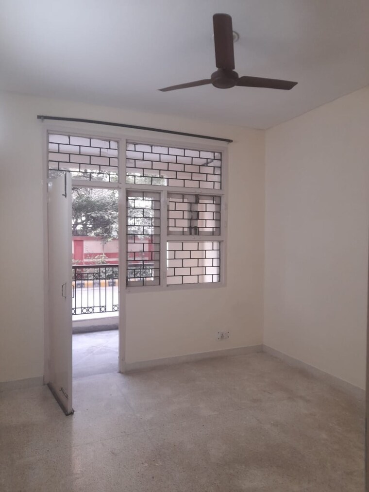 Room, sector 56 3.5 Bedroom 1500 Sq.Ft. Apartment In Sector 56 Gurgaon 9473063