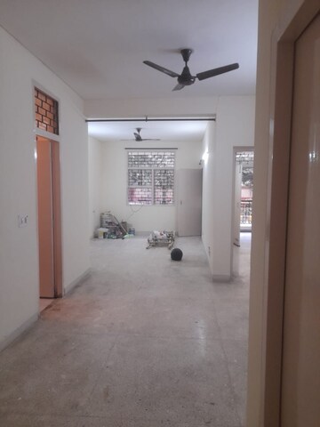 Living Room in 3.5 BHK Apartment at Sector 56 – for Rent