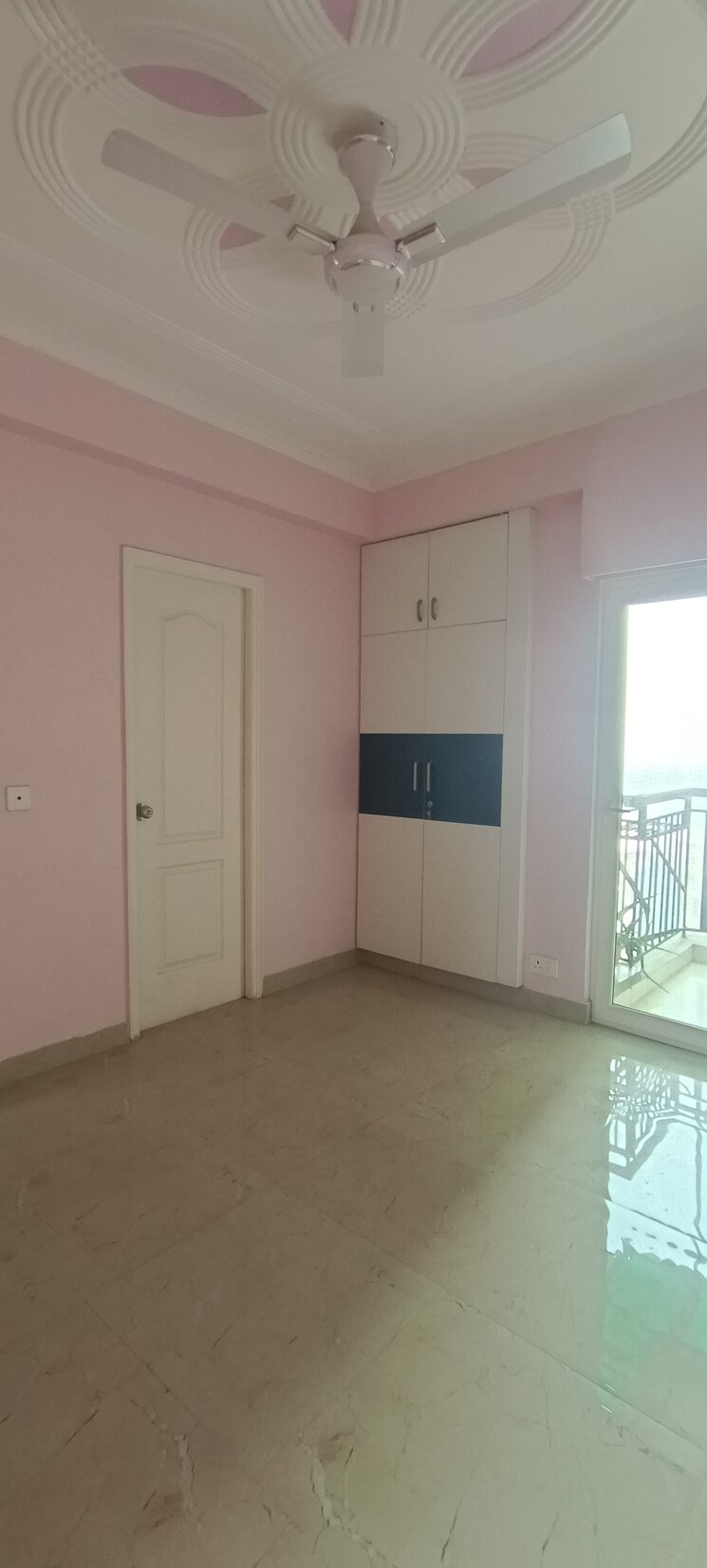 Room, saviour-park 3 Bedroom 1525 Sq.Ft. Apartment In Mohan Nagar Ghaziabad 9473152