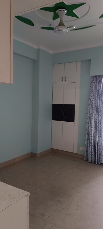 Room in 3 BHK Apartment at Saviour Park, Mohan Nagar – for Rent