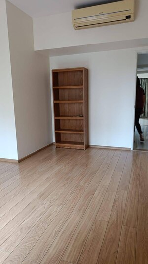 Room in 3.5 BHK Apartment at Waterfront Condominiums, Kalyani Nagar – for Rent