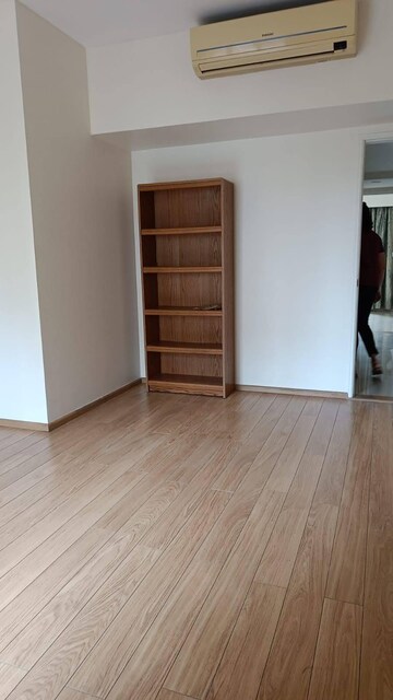 Room in 3.5 BHK Apartment at Waterfront Condominiums, Kalyani Nagar – for Rent