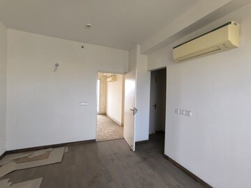 Room in 3 BHK Apartment at Conscient Heritage Max, Sector 102 – for Rent