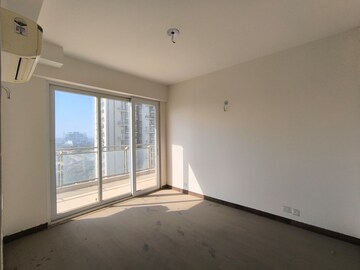 Room in 3 BHK Apartment at Conscient Heritage Max, Sector 102 – for Rent