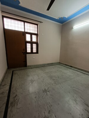 Room in 2 BHK Builder Floor at Sector 10a – for Rent