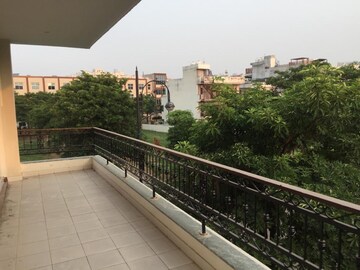 Balcony in 3 BHK Builder Floor at Eros Rosewood City, Sector 49 – for Rent