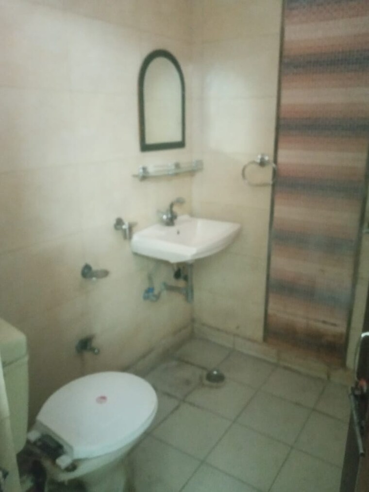 Bathroom, rajendra nagar sector 3 3 Bedroom 1748 Sq.Ft. Apartment In Rajendra Nagar Sector 3 Ghaziabad 9473222