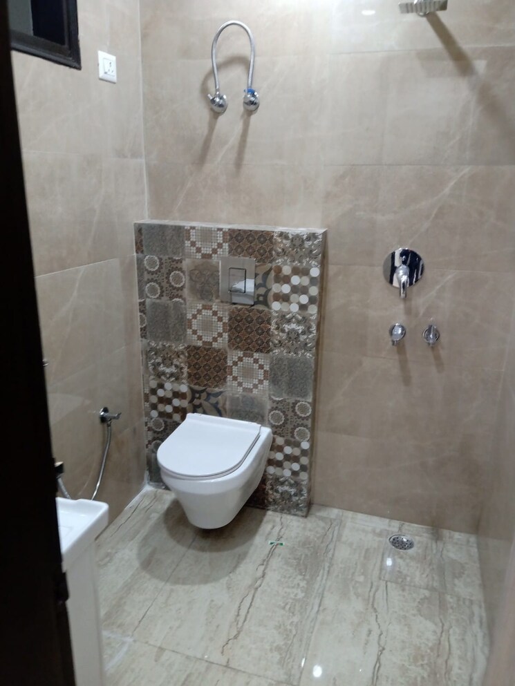 Bathroom, rajendra nagar sector 3 3 Bedroom 1748 Sq.Ft. Apartment In Rajendra Nagar Sector 3 Ghaziabad 9473222