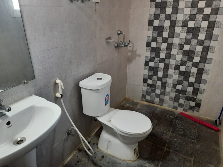 Bathroom, rajendra nagar sector 3 3 Bedroom 1748 Sq.Ft. Apartment In Rajendra Nagar Sector 3 Ghaziabad 9473222