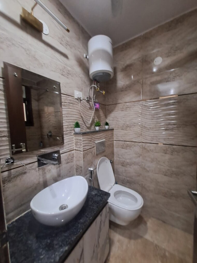 Bathroom, malviya nagar 3 Bedroom 1600 Sq.Ft. Builder Floor In Malviya Nagar Delhi 9473221