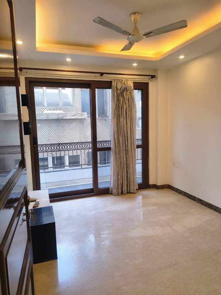 Room, greater kailash ii 4 Bedroom 550 Sq.Yd. Builder Floor In Greater Kailash ii Delhi 9473239
