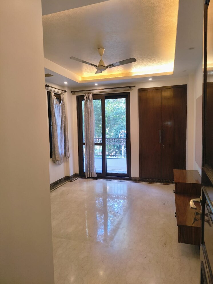 Room, greater kailash ii 4 Bedroom 550 Sq.Yd. Builder Floor In Greater Kailash ii Delhi 9473239
