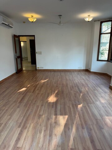 Room in 4 BHK Builder Floor at Greater Kailash ii – for Rent