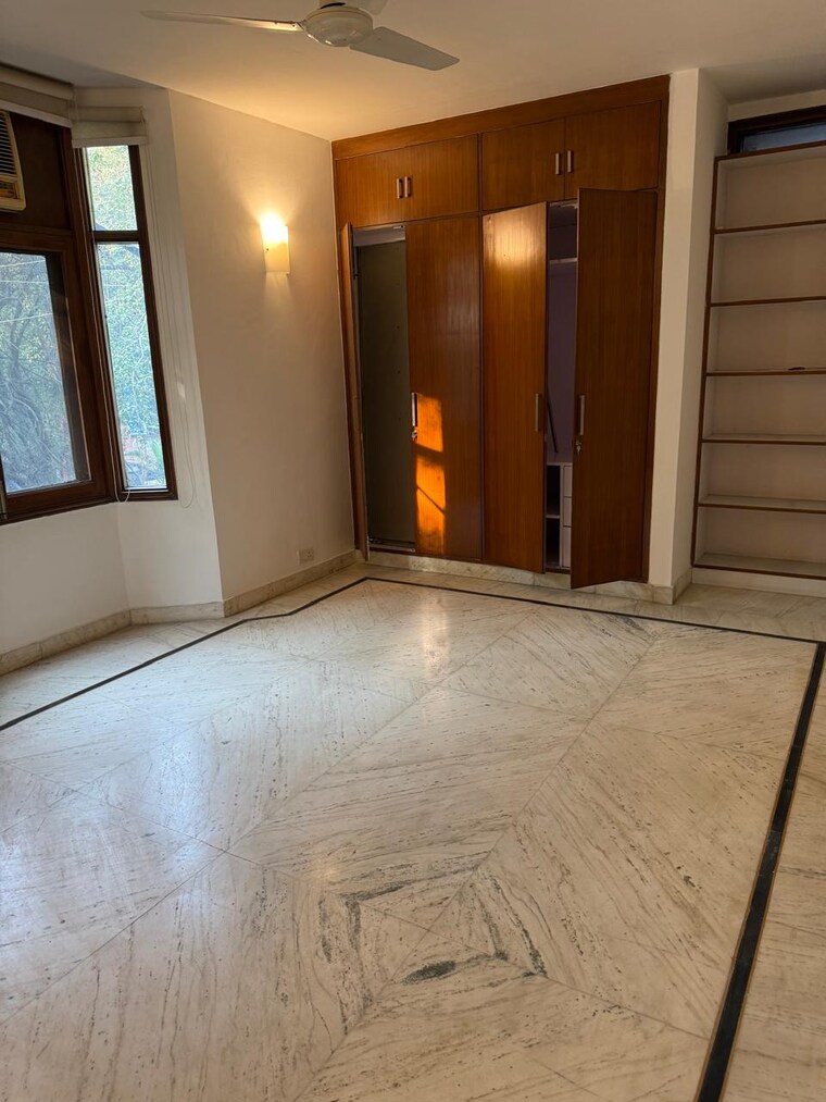 Room, greater kailash ii 4 Bedroom 600 Sq.Yd. Builder Floor In Greater Kailash ii Delhi 9473243