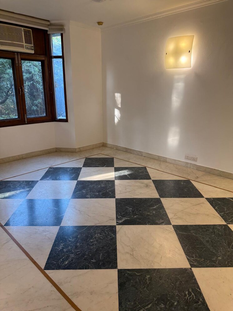 Bedroom, greater kailash ii 4 Bedroom 600 Sq.Yd. Builder Floor In Greater Kailash ii Delhi 9473243