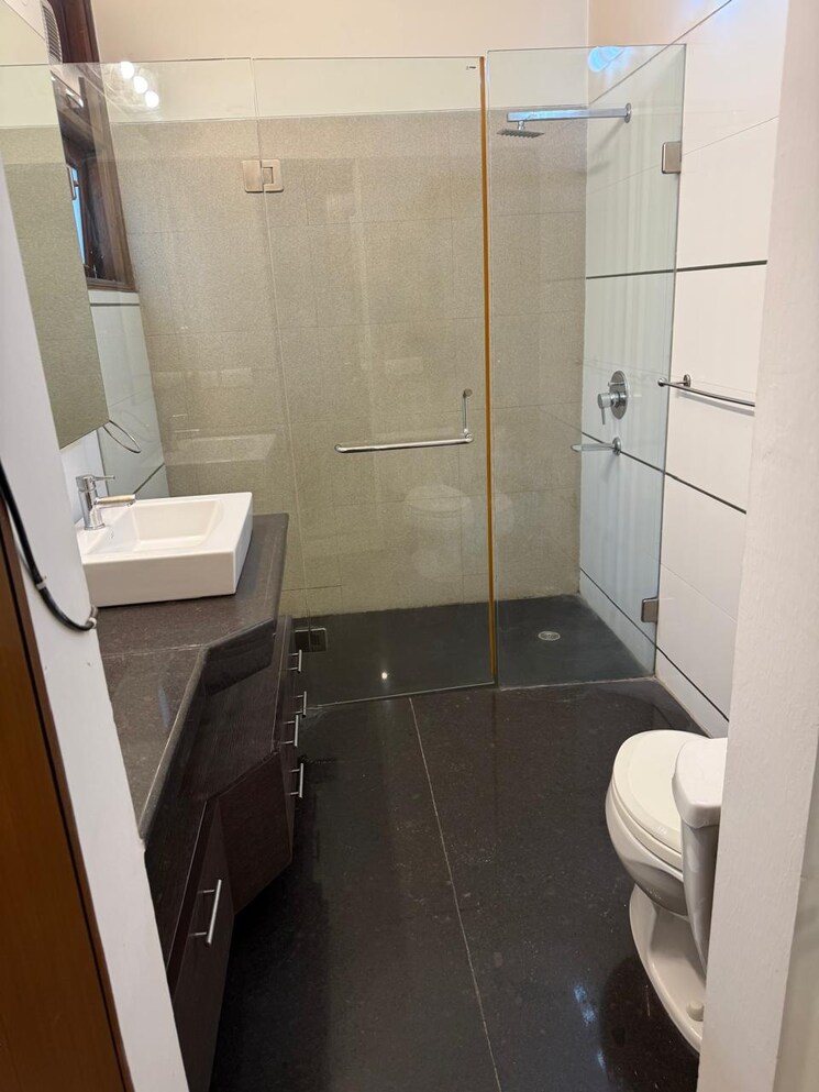 Team Area, greater kailash ii 4 Bedroom 600 Sq.Yd. Builder Floor In Greater Kailash ii Delhi 9473243